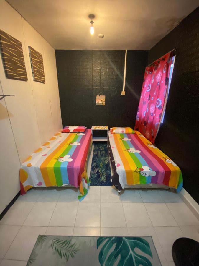 Pesona Backpackers Inn Кота-Бару Екстер'єр фото